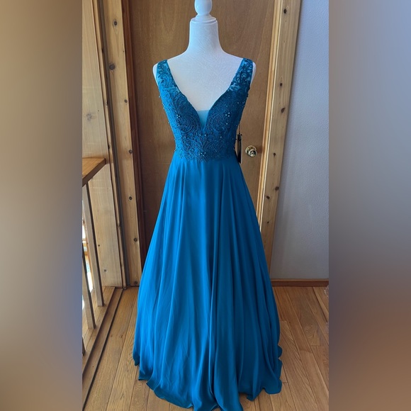 Witness of Love Dresses & Skirts - NWT Witness of Love size 6 teal gown